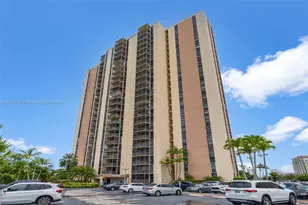 20379 W Country Club Dr, Aventura, FL 33180 - Photo 29