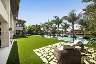 110 Holiday Dr, Hallandale Beach, FL 33009 - Photo 3