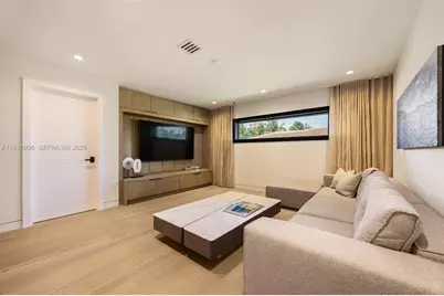 110 Holiday Dr, Hallandale Beach, FL 33009 - Photo 23