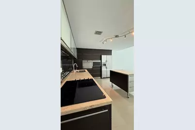 6000 Collins Ave #323, Miami Beach, FL 33140 - Photo 9