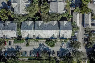 11133 SW 8th St, Pembroke Pines, FL 33025 - Photo 5