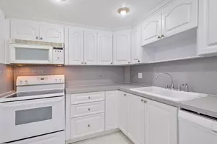 400 Kings Point Dr, Sunny Isles Beach, FL 33160 - Photo 7