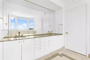 300 South Pointe Dr, Miami Beach, FL 33139 - Photo 21