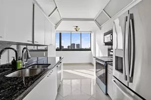 20185 E Country Club Dr, Aventura, FL 33180 - Photo 17