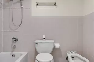 8425 NW 8th St, Miami, FL 33126 - Photo 23