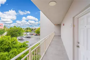 8425 NW 8th St, Miami, FL 33126 - Photo 9