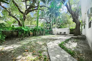 370 NE 87th St, El Portal, FL 33138 - Photo 17