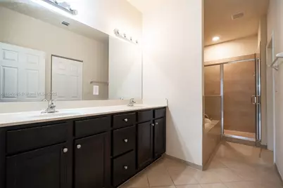 423 SE 33rd Ter, Homestead, FL 33033 - Photo 17