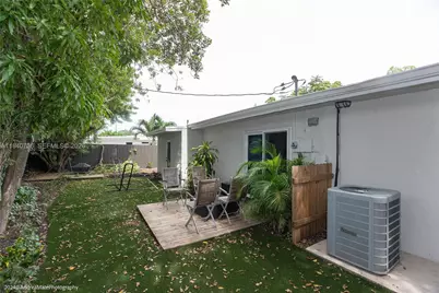 5901 NE 4th Ave #1, Oakland Park, FL 33334 - Photo 3