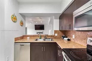 9340 Fontainebleau Blvd, Miami, FL 33172 - Photo 7