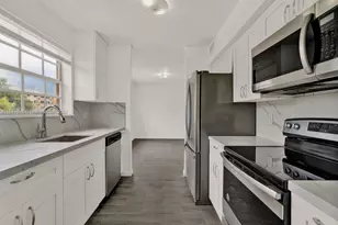 8621 SW 5th St, Pembroke Pines, FL 33025 - Photo 9