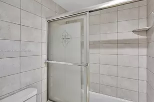 19200 NE 25th Ave, Miami, FL 33180 - Photo 29