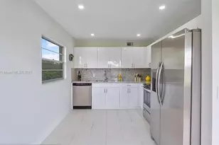 13450 SW 3rd St, Pembroke Pines, FL 33027 - Photo 9