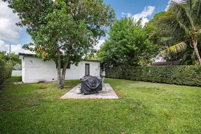 243 NW 44th St, Miami, FL 33127 - Photo 3