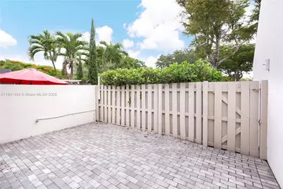 8225 SW 81st Ct, Miami, FL 33143 - Photo 21