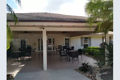 555 Oaks Ln #203, Pompano Beach, FL 33069 - Photo 9