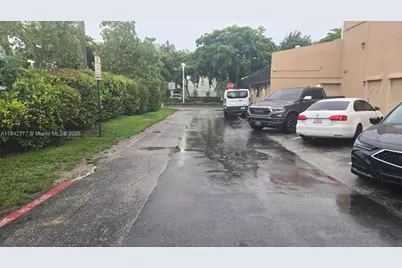 8275 W Broward Blvd, Plantation, FL 33324 - Photo 25