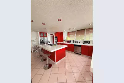 747 W 78th St, Hialeah, FL 33014 - Photo 9