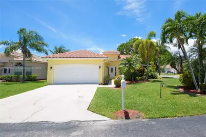 460 SE 24th Dr, Homestead, FL 33033 - Photo 1