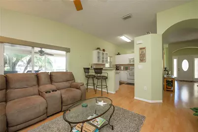 460 SE 24th Dr, Homestead, FL 33033 - Photo 7