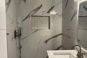 2353 Delrose Dr E, Lakeland, FL 33805 - Photo 7