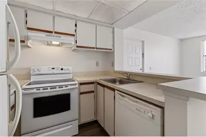 [Address not provided], West Palm Beach, FL 33401 - Photo 19