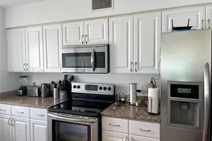 1155 Brickell Bay Dr, Miami, FL 33131 - Photo 9