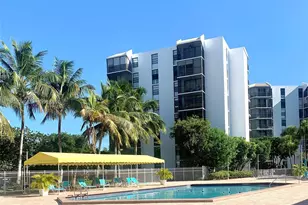 20500 W Country Club Dr, Aventura, FL 33180 - Photo 17