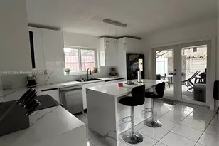 380 W 45th St, Hialeah, FL 33012 - Photo 7