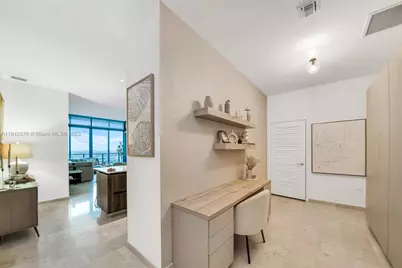88 SW 7th St #4004, Miami, FL 33130 - Photo 9