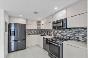 100 Bayview Dr, Sunny Isles Beach, FL 33160 - Photo 9