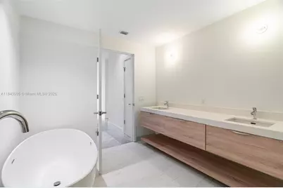 16385 Biscayne Blvd #4, North Miami Beach, FL 33160 - Photo 43