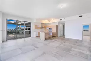 16385 Biscayne Blvd, North Miami Beach, FL 33160 - Photo 17