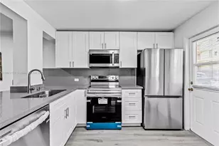 445 NE 195th St, Miami, FL 33179 - Photo 3