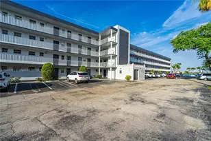 445 NE 195th St, Miami, FL 33179 - Photo 17