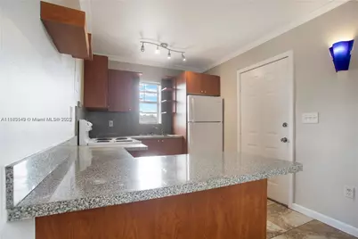 1020 SW 7th St #9, Miami, FL 33130 - Photo 3