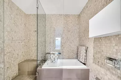 88 SW 7th St #4006, Miami, FL 33130 - Photo 15