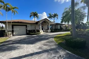 10375 SW 111th St, Miami, FL 33176 - Photo 3