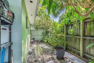 4590 E 9th Ct, Hialeah, FL 33013 - Photo 29