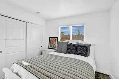 320 NE 33rd St, Oakland Park, FL 33334 - Photo 13