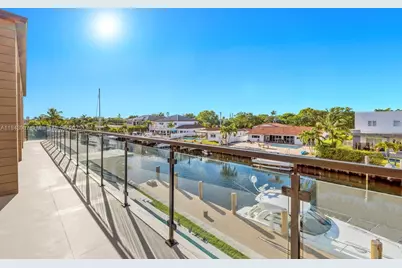 2050 S Hibiscus Dr, North Miami, FL 33181 - Photo 15