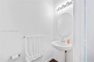 1106 NW 40th Ter, Lauderhill, FL 33313 - Photo 7