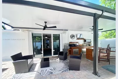 739 NW 112th St, Miami, FL 33168 - Photo 5