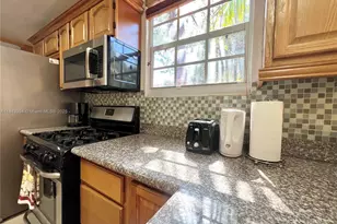 636 NW 11th St, Miami, FL 33136 - Photo 5