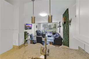 9410 Poinciana Pl, Davie, FL 33324 - Photo 13