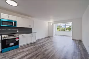 445 NE 195th St, Miami, FL 33179 - Photo 3