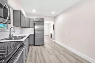 208 N 56th Ave, Hollywood, FL 33021 - Photo 9