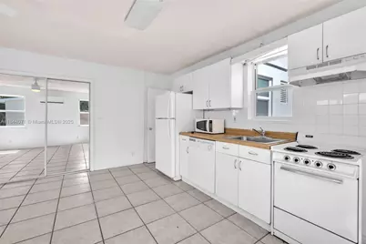 208 N 56th Ave, Hollywood, FL 33021 - Photo 17