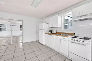 208 N 56th Ave, Hollywood, FL 33021 - Photo 17