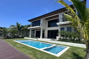 13085 Coronado Terrace, North Miami, FL 33181 - Photo 3